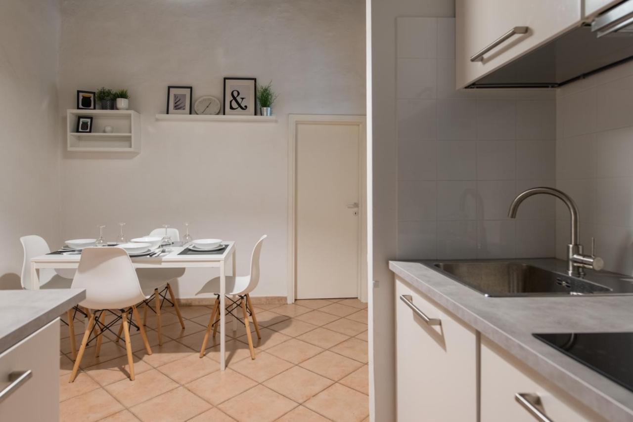 2 Rooms Next To A Market And Piazza Santa Croce - Homeunity Florence Exterior photo